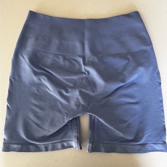 Alphalete Amplify shorts 4.5” size M - Picture 2 of 3
